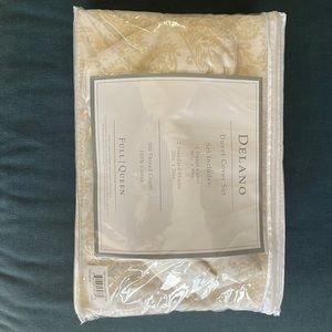 NIB Delano Duvet Cover Set 300 thread count 100%cotton